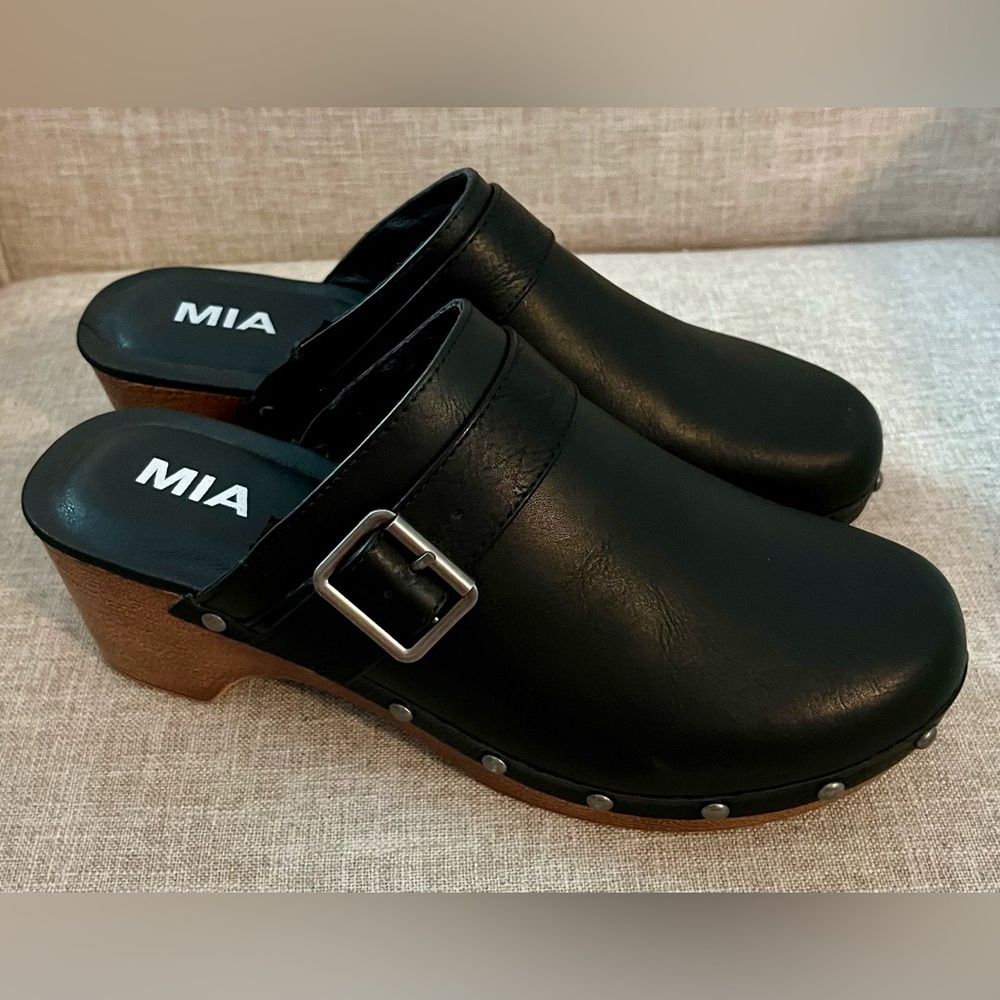 MIA Y2K Apollo Clogs Black Faux Leather Shoes w Silver Studs Women's Size 8